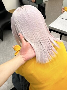 イル(iLe.) ブリーチ/クラゲヘアー/小顔/レイヤーカット/オリーブグレー