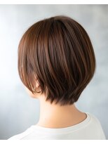 カノア(CANNOA.)&nbsp;イルミナで楽しむ大人ショートボブ