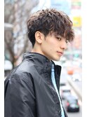 横顔も決まるツイストスパイラルでつくるフェザーマッシュ