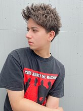 ◆アップバング×ツイストスパイラルパーマ◆ビジネス寄りのスタイルで、より大人男性の印象に