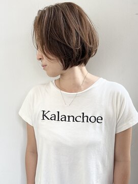 オーソ(AUTHO) 前髪/ショートヘア/斜めバング/グレージュカラー/丸型 a