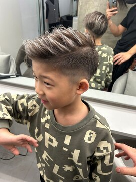 キング 枚方店(K!ng) 縮毛矯正髪質改善ハイライトレイヤーカット枚方美容室エクステ