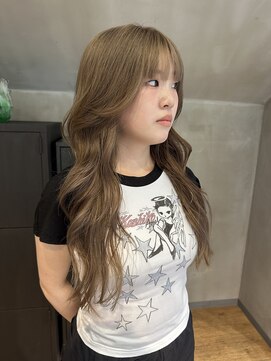 ニキータ(Nikiita) 〈くすみベージュ/ロングレイヤー〉