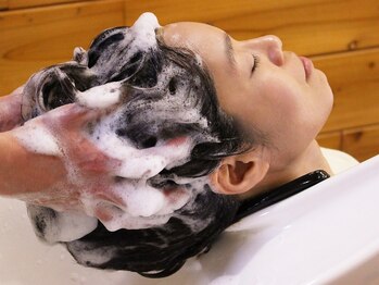 クローバー(CLOVER)の写真/あなたの頭皮の状態に合わせたスパをご提供♪頭皮の汚れを落とし、心も身体も癒される至福のひと時を…。