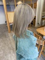 美容師 久保浦 ペールグレージュ