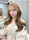 ベージュカラーくびれヘア顔まわりカットコテ巻きヘア