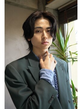 キュー(Cue_) センターパートウルフ無造作ニュアンス毛流れパーマ　1【影山】