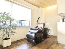 ムジカ(MUSICA)の雰囲気(フラットのシャンプー台で首に負担なくヘッドスパが受けられます)