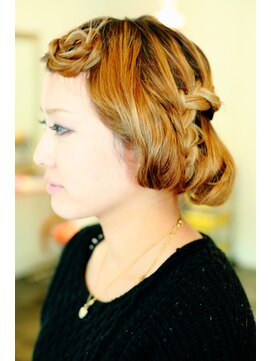 ココティエ (COCOTIER) ｛ヘアセット｝・レトロ編み込みスタイル