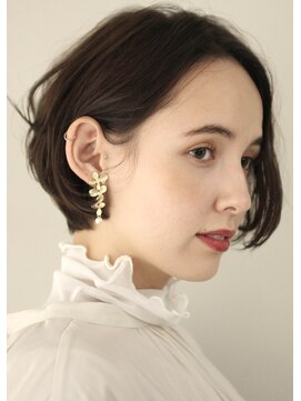 サーカス バイ ビュートリアム 青山(CIRCUS by BEAUTRIUM) 大人可愛い フェミニン ショートボブ