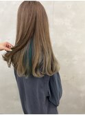 ベージュ×ターコイズインナーカラーロング