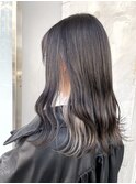 インナーカラーのコントラストがきいた可愛いロングヘア