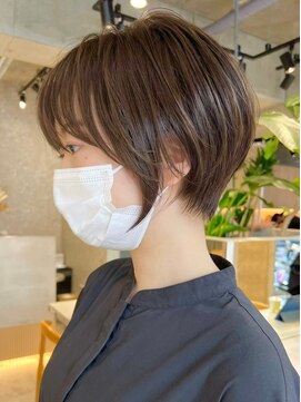 エリマ  茅ヶ崎(elima) ショートカットくびれショート前下がりボブベージュカラー40代