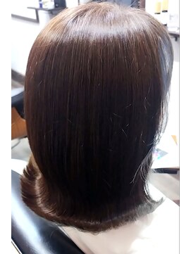 ムスビ(Musubi) セミロングストレート×インナーカラー