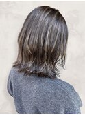 大人かわいいミディアムボブハイライトカラー脱白髪染め