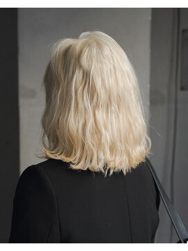 マーシー(MAAAAAC) 【MAAAAAC】ホワイトブロンド