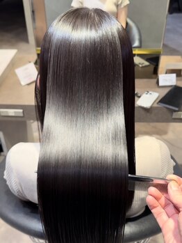 アース 小松店(HAIR&MAKE EARTH)の写真/極上ストレート剤でまっすぐになりすぎない自然な艶髪へ♪毛先まで潤う仕上がりで思わず触れたくなる