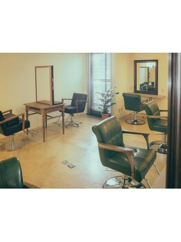 元町裏通りの隠れ家サロン"ALETTA"。落ち着いて洗練されたカフェのような空間で贅沢なサロンタイムを・・・