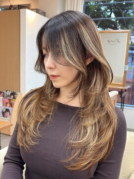 リングバイモアムー(Ring by Moremuu) レイヤーカット　ハイライトカラー