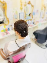 美容室 ティンカーベル シニヨンヘア