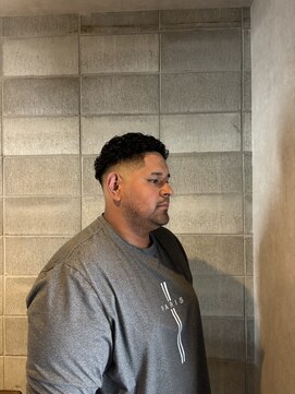 ワンワンオー バーバーショップ コンチネンタル(@110 BARBER SHOP continental) ツーブロックミドルフェードビジネスショート