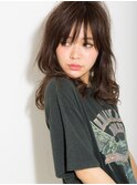 大人のゆるさにシースルー感のあるガーリーカール