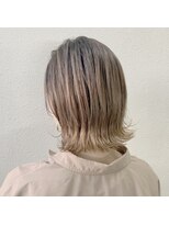 ヘブンリー(heavenly)&nbsp;10代20代/アッシュベージュ/ブリーチオンカラー/小顔/外ハネボブ