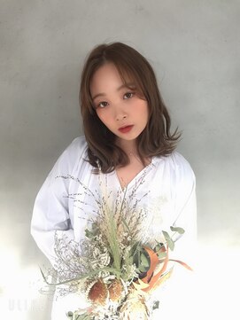 イレン(IREN.) 外ハネスタイル