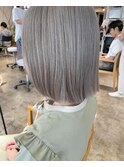 ハイトーンのシルバーグレー