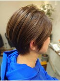 丸みショート×耳だしスタイル