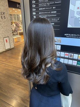 ザック ヴィ(ZACC  vie) 透明感グレージュとやわらかレイヤー！