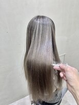 フェリア 渋谷(Feria)&nbsp;【Feria渋谷】細めハイライト/レイヤーカット/白髪ぼかし