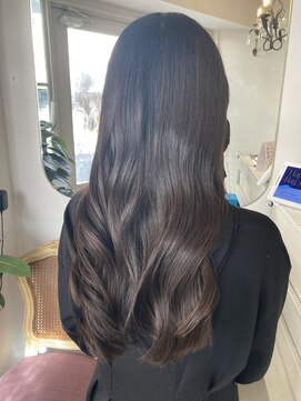 アミュレ(Amule) 韓国巻きロングヘアグレージュで白髪染めも可能なカラー