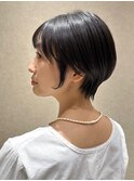 小顔に見えるキレイで上品な大人ショート