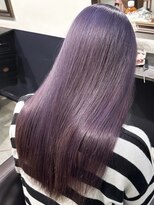 イリ 梅田(ili) ハイトーンカラーミルクティーベージュレイヤーカット