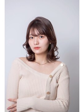 ルフュージュ バイ プロデュース 相模大野店(Refuge by Produce) 外ハネミディアム/ココアブラウン/バタフライカット