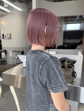 ステン(sten) ピンクカラー切りっぱなしボブ
