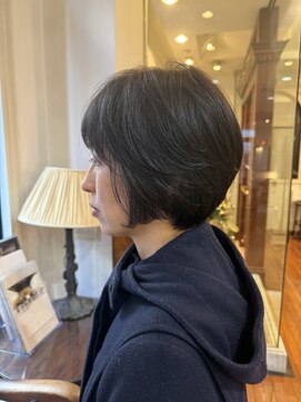 大人女性のための上品丸みショートボブ