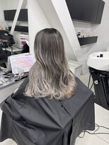 アライブ キチジョウジ(ALIVE Kichijoji)&nbsp;【ALIVE吉祥寺】ホワイトシルバーバレイヤージュ