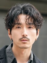 バイフィフス 原宿/表参道(by fifth)&nbsp;緩め波巻きスパイラルパーマシャドウパーマメンズセンターパート