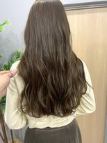 カミエ(kamie)&nbsp;ツヤ感たっぷりのロングブラウン × 大人っぽい透明感
