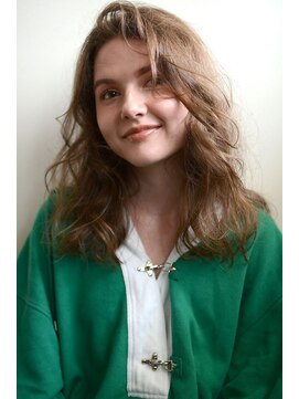 ミラバイグリーン(Mira by green) ヴェールウェーブ×くせ毛風【グレージュ】セミディ