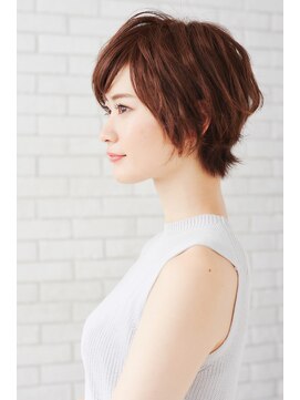 ティモーネ(Timone) ゆるやかなカールが可愛くも大人びた表情に