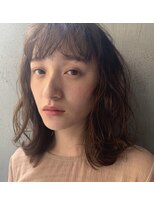 テンバイシオミエイチ(10 by shiomi H) くるくる前髪のニュアンスミディ/春パーマ/シアーグレージュ