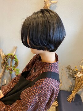 ニュートラル(NEUTRAL) クールな印象前下がりボブ
