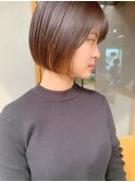 切りっぱなし丸みショートボブ×ナチュラル艶カラー20代30代