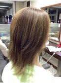 伸びてもまとまる束感ミディアム
