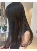 暗髪でも透明感サラ艶ストレート
