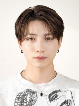 オーシャントーキョーオーバー 渋谷(OCEAN TOKYO OVER) センターパートフェザーパーマニュアンスパーマシャドウパーマ