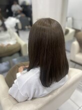 8. ダメージレスな縮毛矯正で自然なストレートヘア